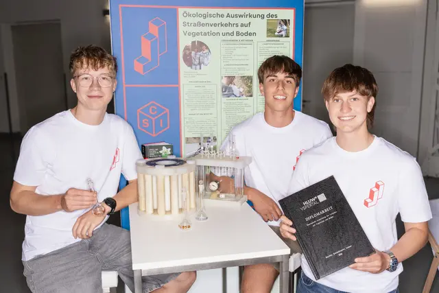Ökologische Auswirkungen des Straßenverkehrs auf Vegetation und Boden - Max Lehner, Fabian Kaltenbrunner und Timo Haydter präsentierten beim Bundesfinale ihre Ergebnisse. | Foto: HLUW Yspertal