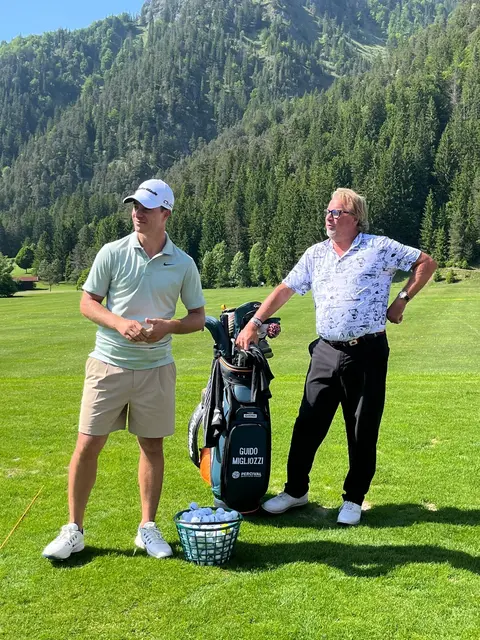 Profigolfer Guido Migliozzi mit Head-Pro Mike Burrows  | Foto: GCC Lärchenhof