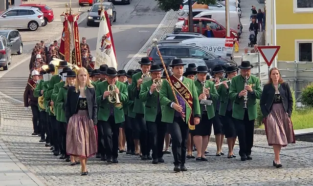 Florianimesse FF Pabneukirchen  und FF Riedersdorf. Angeführt von der Marktmusik Pabneukirchen. | Foto: Sonja Steinkellner