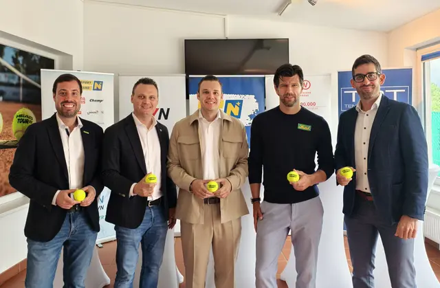 Tullns Sportstadtrat Franz Xaver Hebenstreit, Landtagsabgeordneter Andreas Bors, Turnierdirektor Florian Leitgeb, ÖTV-Sportdirektor Jürgen Melzer, TC Tulln Obmann Harald Huber bei der Pressekonferenz. | Foto: Christian Nowotny