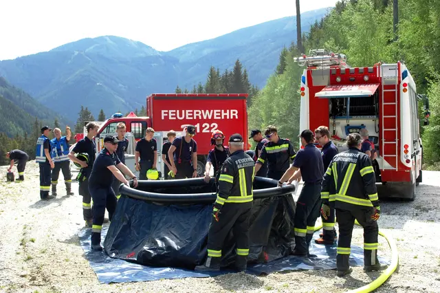 Katastophen-Hilfsdienst probt den Ernstfall bei Waldbrand-Übung
