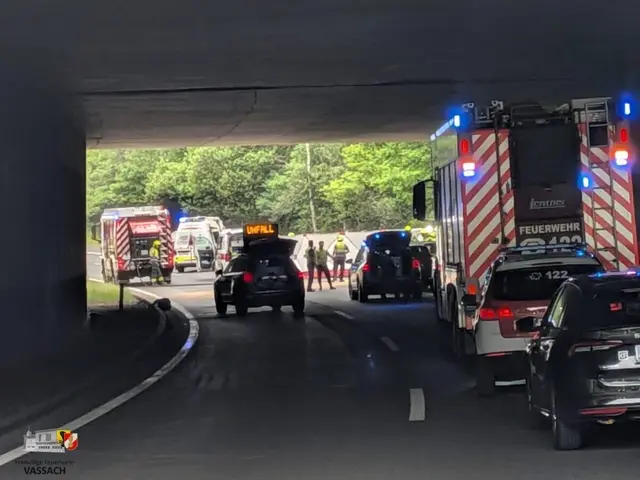 Bild von der Kollision zwischen Pkw und Motorrad beim Knoten Villach. | Foto: FF Vassach
