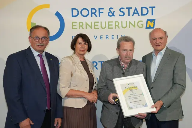 Goldene Ehrennadel für langjähriges Engagement in Scheideldorf