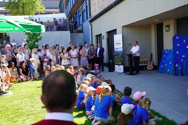 Die Gemeinde Esternberg hatte die gesamte Bevölkerung eingeladen, den erfolgreichen Abschluss der Bauarbeiten und die Erweiterung des Kindergartens gemeinsam zu feiern. | Foto: Gemeinde Esternberg