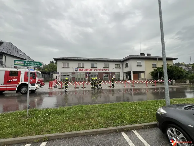 Dachsicherung beim Bauhof in Mauthausen | Foto: FF Mauthausen