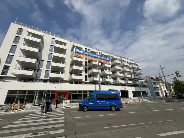 Am Familienwohnbau-Projekt in der Simmeringer Hauptstraße wurde jahrelang gebaut.   | Foto: Luca Arztmann/MeinBezirk