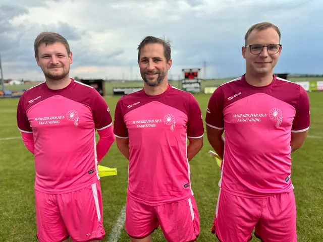 Das Röschitzer Schiedsrichter-Team lief in Pink auf. | Foto: Markus Kahrer