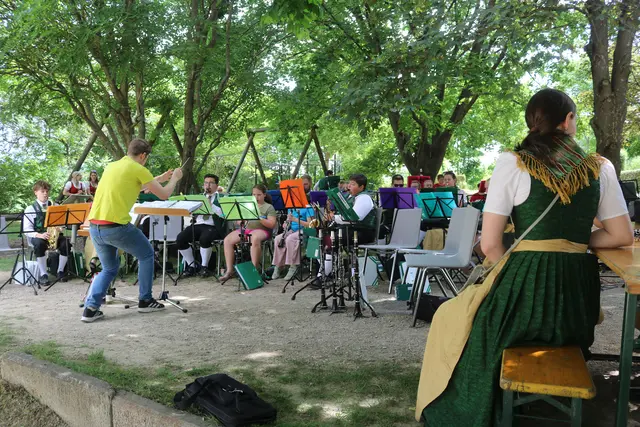 Start mit Musik vom "Orchester Kunterbunt"