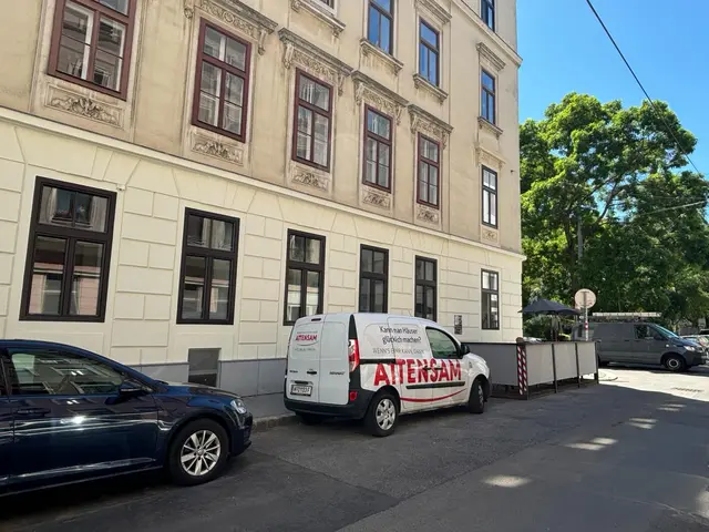 Der Schanigarten – derzeit direkt beim Eingang – sollte um Meter verschoben werden. Die Bezirksvorstehung spricht von anderen Möglichkeiten. | Foto: Nathanael Peterlini/MeinBezirk