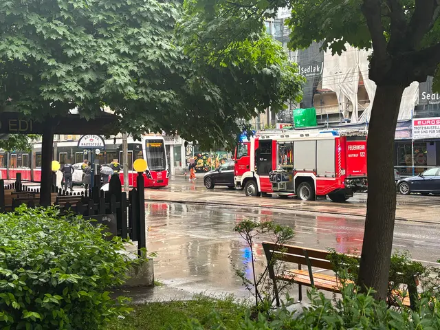 Im Bereich der Kreuzung Laxenburger Straße und Troststraße kam es am Sonntagabend zu einem Verkehrsunfall, der Auswirkungen auf den Straßenbahnverkehr hatte. | Foto: zVg