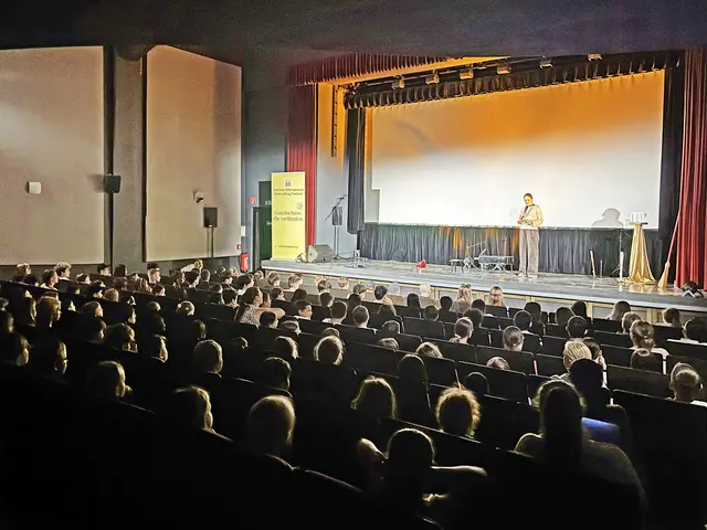 Die Matinee der Geschichten im Stadtkino war bis auf den letzten Platz gefüllt und bot Kindern und bot eine Stunde voller Staunen und Lachen. | Foto: Stadt Bruck – Vassilev