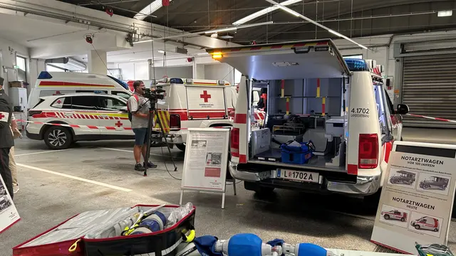 Fahrzeugschau in der Garage der Ortsstelle Wels beim  Open Day. | Foto: Sihorsch
