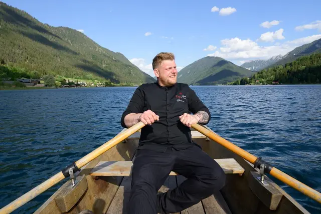 Im „Rouge Noir“ am Weißensee beginnt das Menü nun mitten auf dem Wasser