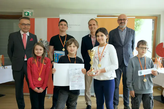 Mit einem Schachzug nach dem anderen spielen sich die Volksschüler von Eichgraben unter Österreichs beste Schachspieler. | Foto: Foto: Roman Semeniuk
