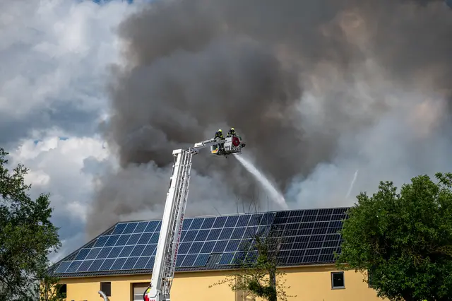 Großbrand bei einem landwirtschaftlichen Anwesen in Mitterkirchen am 1. Juni. | Foto: FOTOKERSCHI / SIMON BRANDSTÄTTER