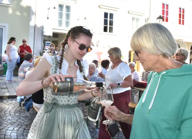 Lara Steurer aus Zellerndorf war im Service tätig. | Foto: Herbert Schleich