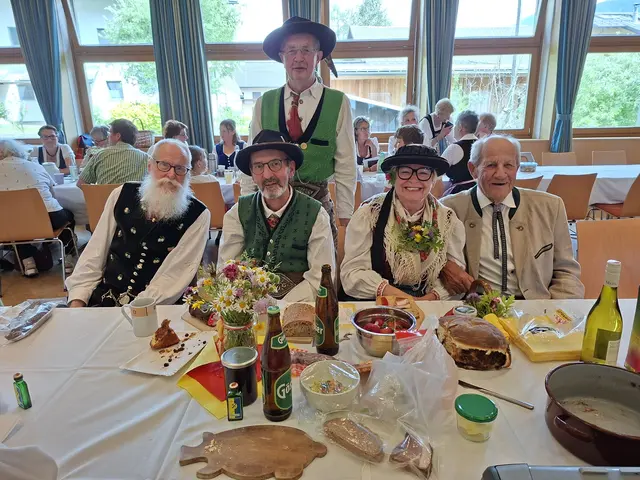 Am weitesten angereist sind die Altlavanttaler und Altmölltaler Trachtenträger/innen | Foto: Obergailtaler Trachtengruppe