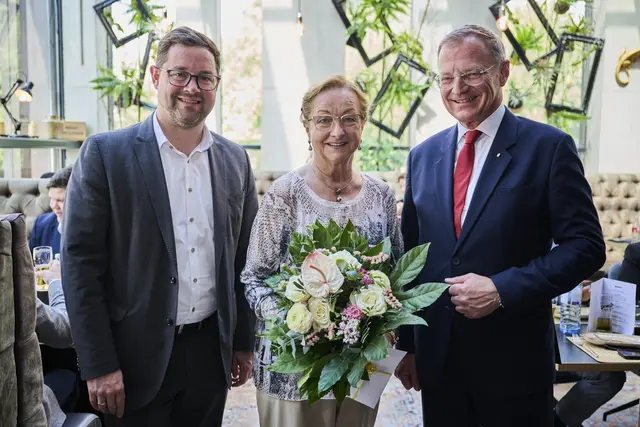 Landesgeschäftsführer Florian Hiegelsberger, Maria Fekter und  Landeshauptmann Thomas Stelzer (v.l.). | Foto: OÖVP