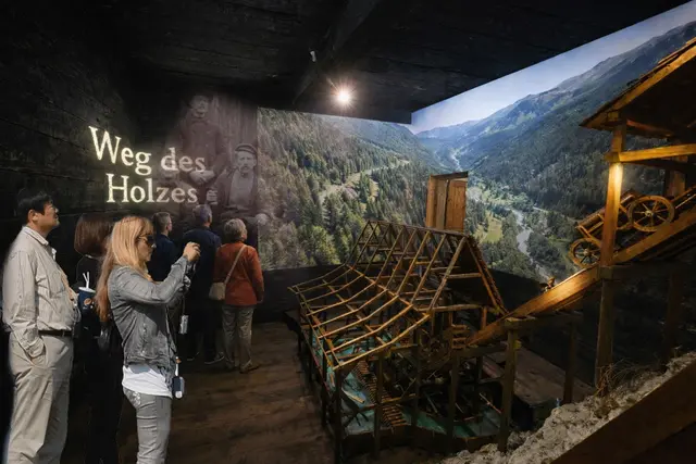 Hallholzaufzug im Heimathaus in Steinbach am Attersee. | Foto: Verdandi GmbH