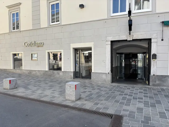 Der Schriftzug am Unteren Hauptplatz gehört bald der Vergangenheit an. | Foto: MeinBezirk/Chiara Kresse
