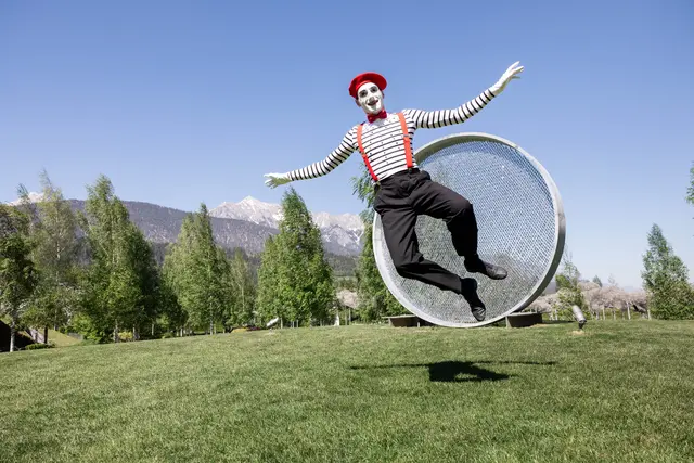 Mit fünf Showacts und bis zu 16 spektakulären Shows täglich erwartet Gäste ein Sommer voller Unterhaltung und Leichtigkeit.

 | Foto: Swarovski Kristallwelten/Thomas Steinlechner