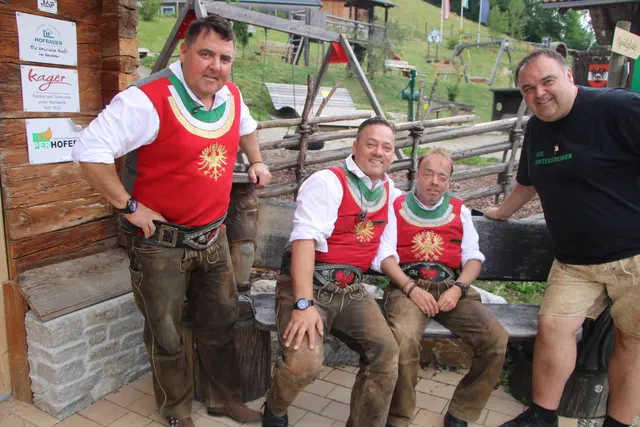 Die Ursprung Buam spielen eine MUNDA Harmonika von Rene Jernej Brilej (r.) | Foto: Josef Hofmüller