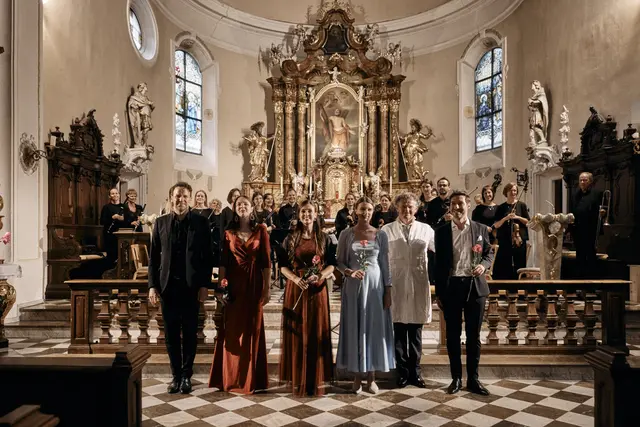 Die Solisten mit dem gesamten Ensemble. | Foto: Julian Raggl
