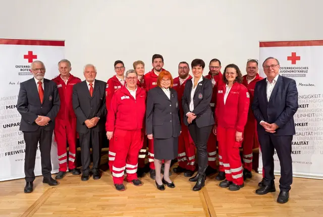 Rotes Kreuz Steyr-Land ehrt verdiente Helfer und wählt neu