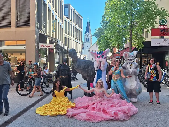Auch die Charity Heroes waren mit dabei. Die ehrenamtliche Gruppe besucht seit Jahren schwerkranke und benachteiligte Kinder in ganz Österreich und schenkt ihnen als Superhelden, Märchenfiguren oder Kuschelhelden besondere Momente. | Foto: Caritas Vorarlberg