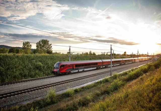 Die umfangreichen Bauarbeiten der Deutschen Bahn sowie zusätzliche Modernisierungsmaßnahmen im Tiroler Unterinntal führen bis Dezember 2026 zu Fahrplanänderungen und längeren Reisezeiten auf wichtigen Bahnverbindungen durch Tirol. | Foto: ÖBB Eisenberger