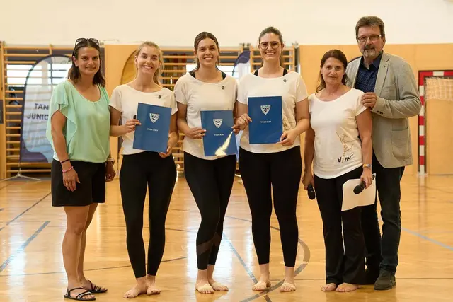 Sportehrenzeichen in Bronze gab es für Lena Reifschneider, Pia Gottschall und Lena Pöll. | Foto: Stadtgemeinde Horn / Litschauer