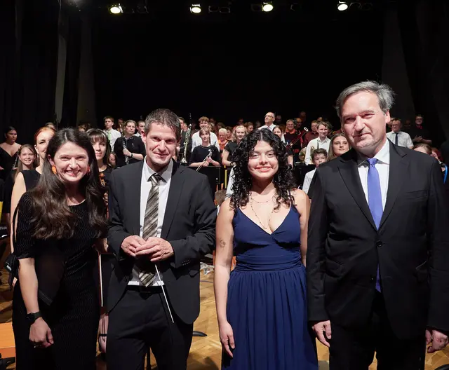 Der gemischte Chor stand dabei unter der Leitung von Lena Engelmann, das Orchester wurde von Harald Schuh dirigiert. | Foto: Stadtgemeinde Horn / Langstadlinger