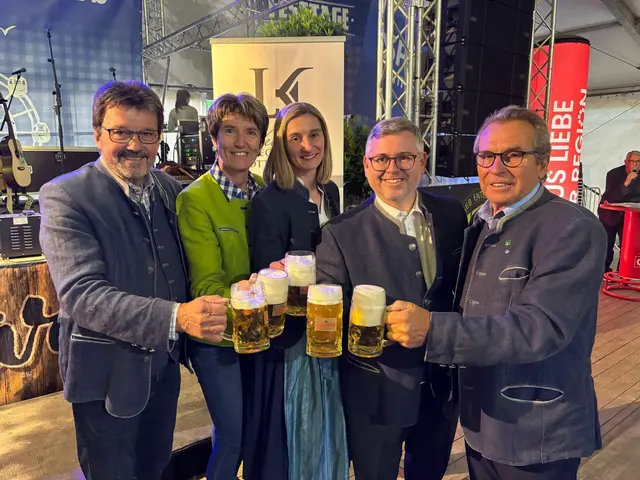 Zahlreiche Ehrengäste kamen im Vorjahr zum Bieranstich. | Foto: Danzinger