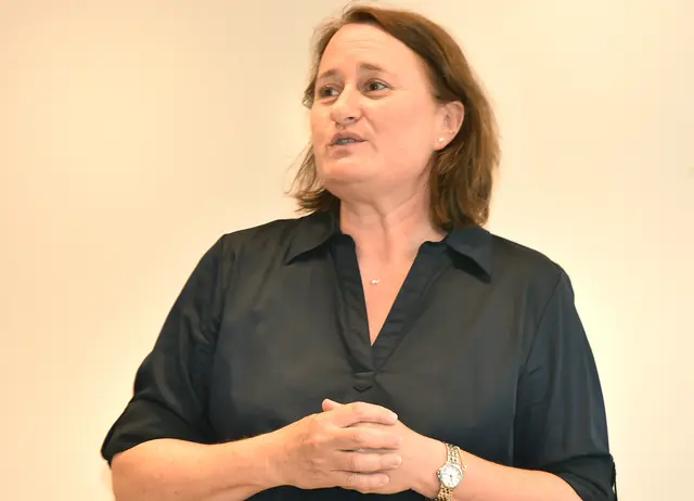 Direktorin Barbara Sablik-Baumgartner zeigte sich stolz auf die Schüler. | Foto: Herbert Schleich