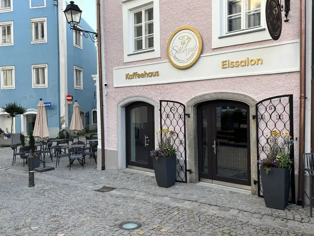 Andrea Heinzl eröffnet ihr Lokal "Silberzeile" am Oberen Stadtplatz in Schärding am 2. Mai-Wochenende. Es kombiniert Kaffeehaus und Eissalon. | Foto: meinbezirk/Michelle Bichler
