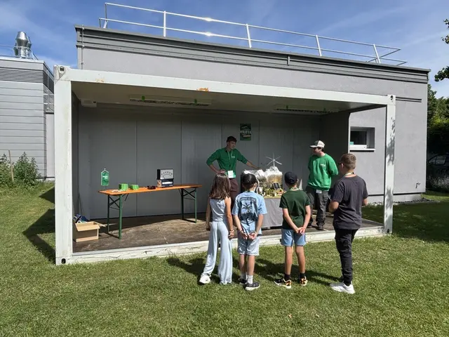 Am Ausbildungscampus der Kelag in St. Veit wird die Notwendigkeit von Wasser, Wind- und Sonnenkraft deutlich. (Am Bild im Rahmen einer Veranstaltung in der Fachberufsschule St. Veit) | Foto: MeinBezirk.at/Astrid Siebert