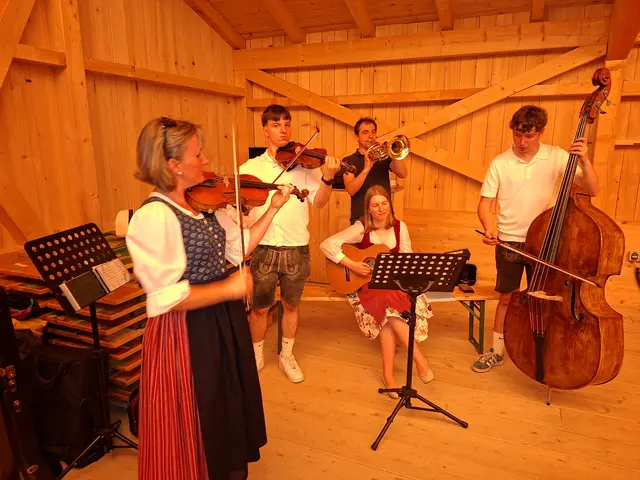 Musikalisch begleitet wurde die Veranstaltung durch die Familienmusik Haselgruber. | Foto: Helmut Eder