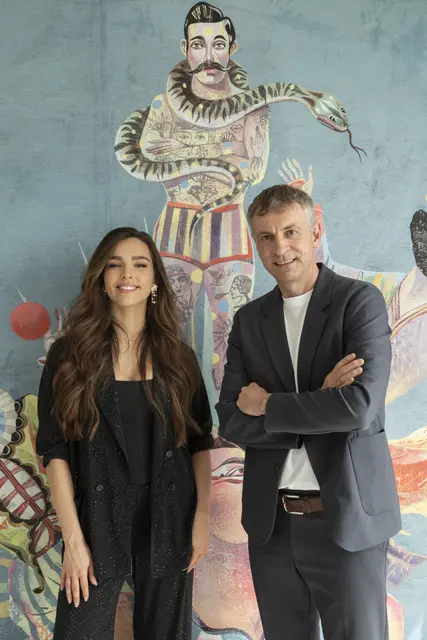 Lili Paul-Roncalli und Stefan Isser (Geschäftsführer der Swarovski Kristallwelten) freuen sich auf das Zirkusfestival 2026.

 | Foto: Swarovski Kristallwelten/Thomas Steinlechner