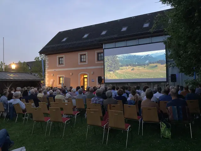 Open-Air-Sommerkino im Pfarrgarten Wartberg