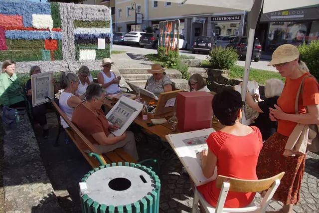 Der Beitrag der Textilen Kultur Haslach: „Wir sticken den Leerstand weg!“
 | Foto: Helmut Eder