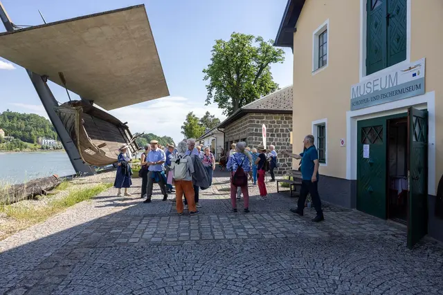 Besichtigung des Schopper- und Fischermuseums in Aschach an der Donau. | Foto: Jürgen Brochmann