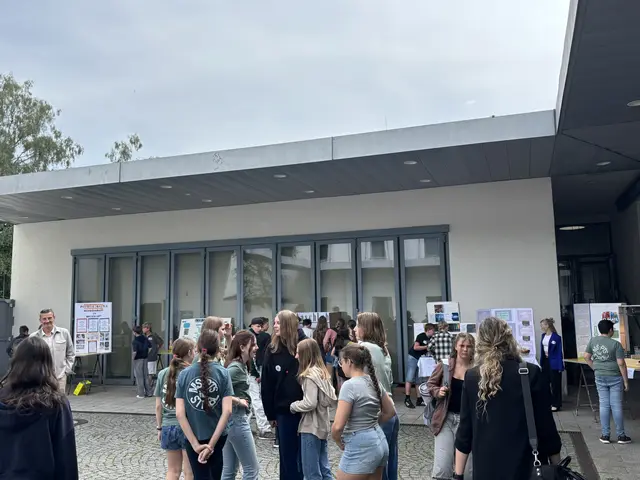 Nach der Präsentation auf der Bühne waren alle Anwesenden eingeladen sich bei Mitmachstationen selbst ein Bild von den Projekten zu machen. | Foto: MeinBezirk Salzburg