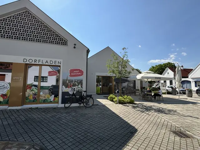Dorfentwicklung im Fokus: Mit der offiziellen Eröffnung des neuen Dorfzentrums im Jahr 2022 in Pöttelsdorf wurde ein zentraler Ort der Begegnung geschaffen, der sich seitdem großer Beliebtheit erfreut. | Foto: MeinBezirk/Barbara Babonitsch-Diewald