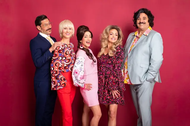 Tom Schicho (George), Franziska Sussitz-Habich (Jessica), Birgit Pieschl (Wendy), Nataleen Kirchauer (Hilary), Christian Habich (Brian) | Foto: Gernot Gleiss, gleissfoto