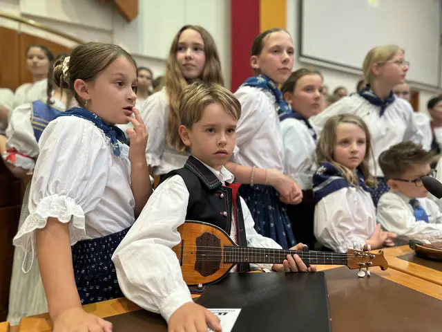 Die neue Generation der burgenländischen Volksgruppen durften im Landtag musizieren und tanzen.  | Foto: Büro Landtagspräsidentin