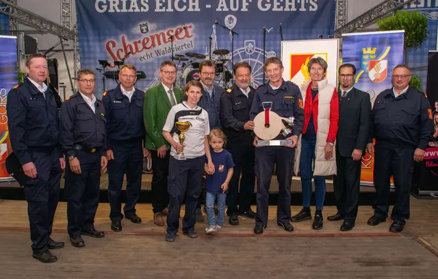 Die Feuerwehr Sankt Marein holte sich den Siegerpokal. | Foto: Longin