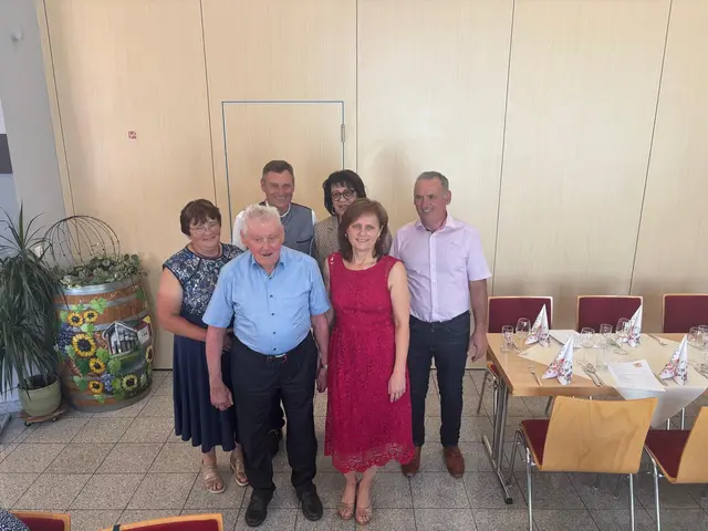 Johann Oswald aus Gaas feierte seinen 90. Geburtstag. Im Namen der Gemeinde Eberau gratulierten Bürgermeister Johann Weber und Vizebürgermeisterin Maria Temmel. | Foto: Gemeinde Eberau