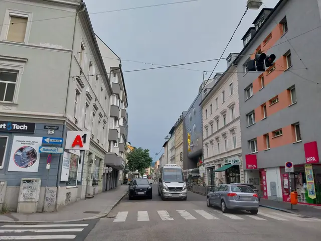 Durch neue Sitzgelegenheiten und Pflanzen soll die verkehrsgeplagte Urfahraner Hauptstraße aufgewertet werden. | Foto: MeinBezirk