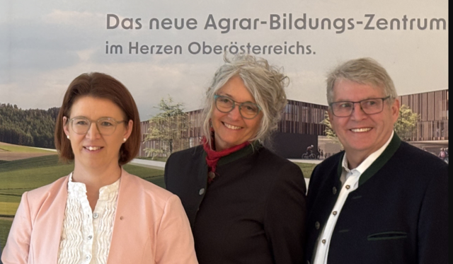 Agrar-Landesrätin Michaela Langer-Weninger mit Martina Fichtenbauer und Walter Raab.