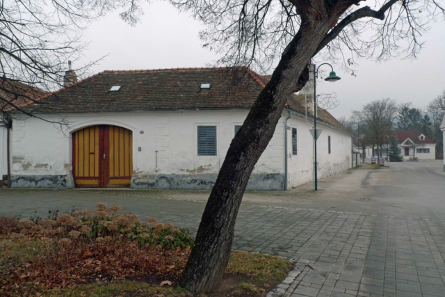 Früher stand das alte Jakobhaus am Pöttelsdorfer Dorfplatz. | Foto: Hanny